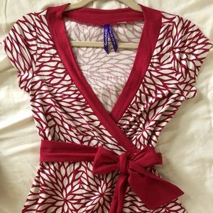 Seraphine maternity wrap dress US4